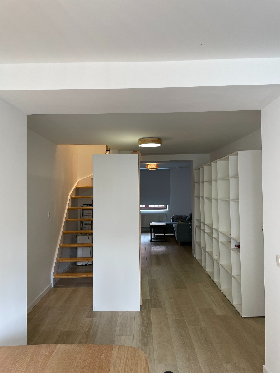 Salon et escalier - Rénovation terminée